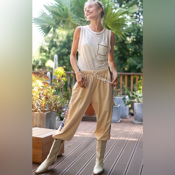 #141 Last 1!! POL square trim patch French Terry jogger pants in cream color - Picture 4 of 11